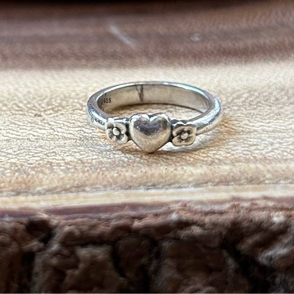 Retired James Avery Small Heart and Flowers Ring